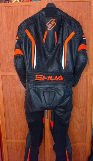 Mono de moto Shua Negro/Naranja Talla 52