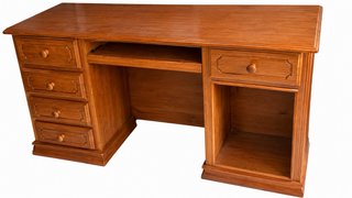 Escritorio de madera con cajones