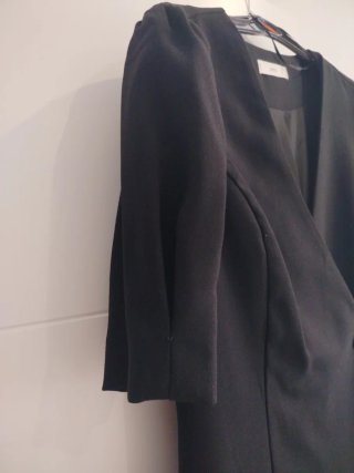 Vestido negro manga abullonada