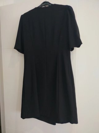 Vestido negro manga abullonada