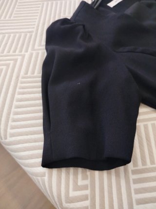 Vestido negro manga abullonada