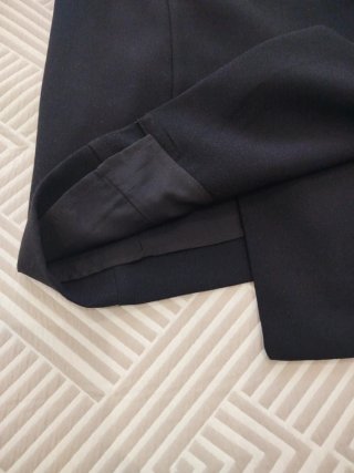 Vestido negro manga abullonada