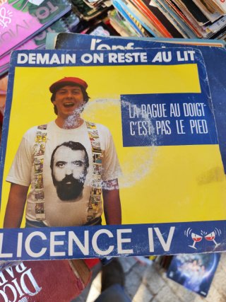 Lote 4 de 54 discos singles franceses