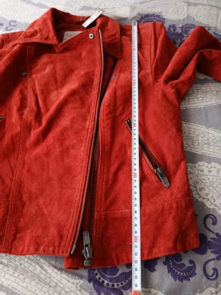 Cazadora Pieces Roja con etiqueta