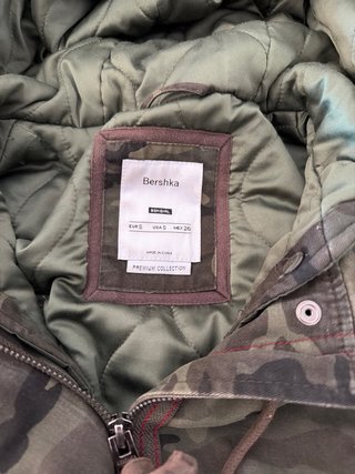 Chaqueta militar Bershka verde mujer