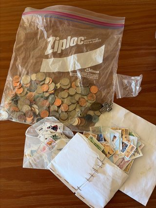 Monedas y sellos variados