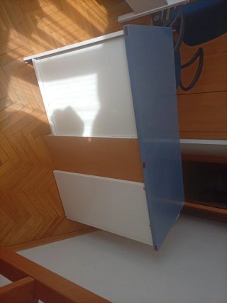 Mueble de oficina azul y blanco