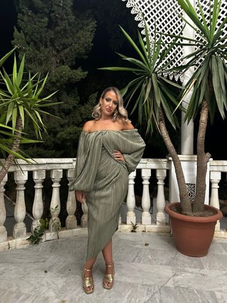 Vestido fiesta plisado escote Bardot