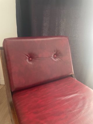 Sillón vintage y madera