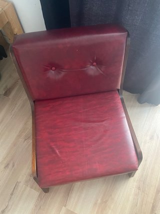 Sillón vintage y madera