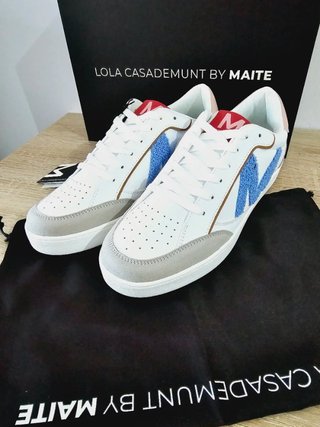 Zapatillas Lola Casademunt.