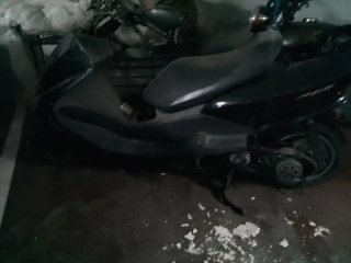 Yamaha Majesty averiada