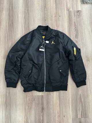 Chaqueta Jordan Bomber Negra y Dorada