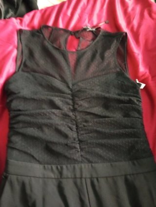 Mono negro elegante con transparencias