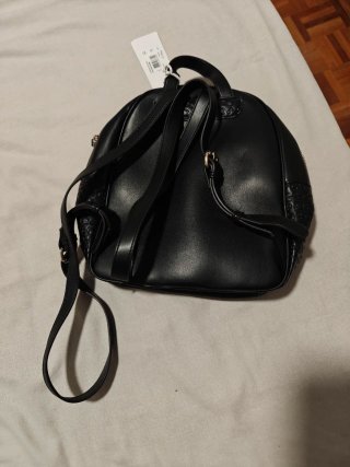 Mochila Guess negra con logo grabado