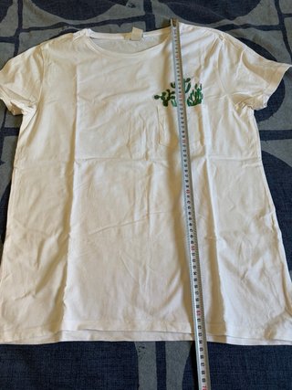 Camiseta H&M blanca con cactus