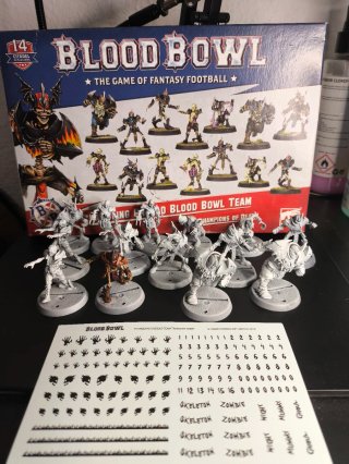 Blood Bowl Shambling Undead Team