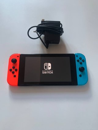 Nintendo Switch con caricatore originale