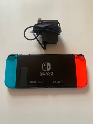 Nintendo Switch con caricatore originale