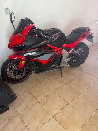 GOES 125cc Moto Deportiva Roja y Negra