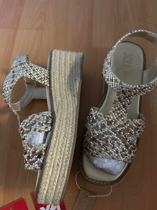 Sandalias Xti doradas y plateadas talla 40