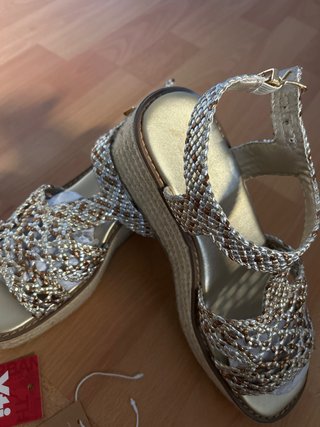 Sandalias Xti doradas y plateadas talla 40