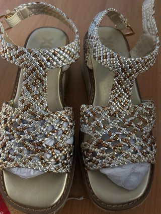Sandalias Xti doradas y plateadas talla 40