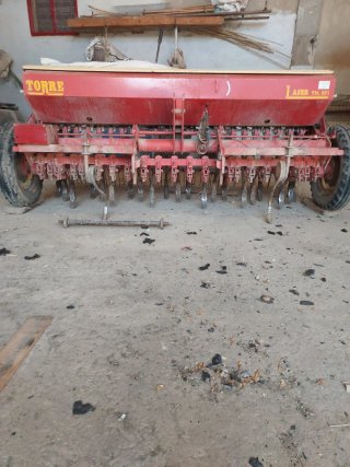 Sembradora de cereales TORRE, ancho 3mt, 21 reja m