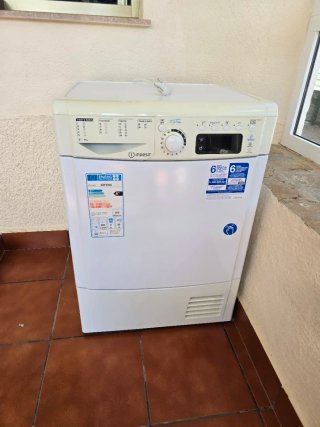 Secadora 9kg Indesit EDPE945