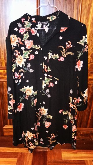 Vestido Stradivarius floral negro talla S