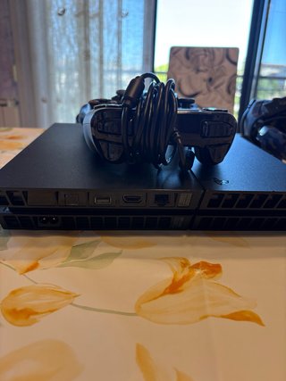 PS4 500GB + GTA V + Cuffie + Cavi