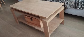 Mesa elevable de madera para salón