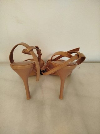 Sandalias Zara Beige Tacón Cuadrado