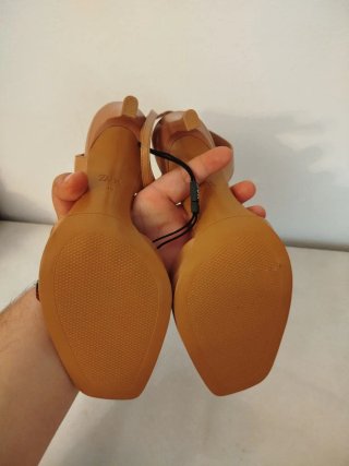 Sandalias Zara Beige Tacón Cuadrado