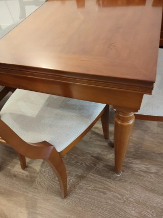Mesa comedor madera cerezo con cristal