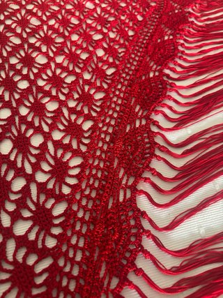 Mantón artesano rojo con flecos