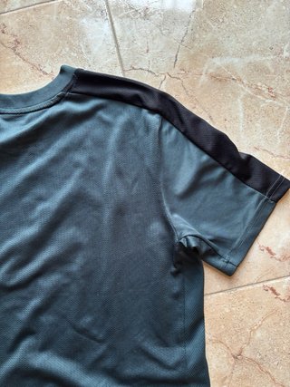 Camiseta Nike Técnica Negra y Verde