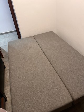 Sofá-cama gris tela