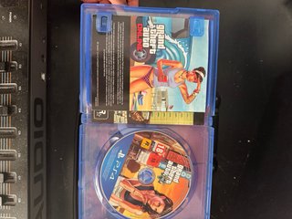 Consola Sony PS4 + 2 Mandos + GTA V