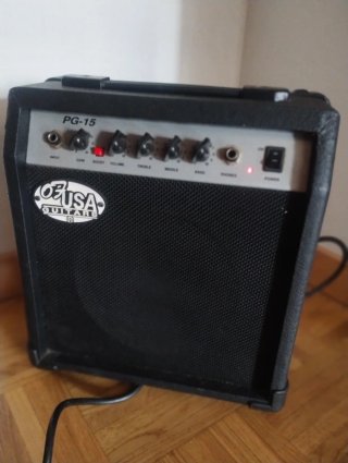 Pack Guitarra Squier Stratocaster + Accesorios