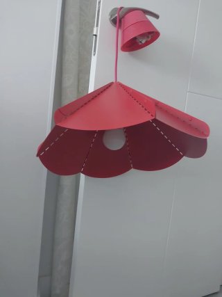 Lámparas de techo: rojo, verde y blanco