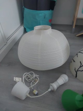 Lámparas de techo: rojo, verde y blanco