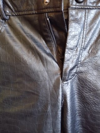 Pantalón Legging Stradivarius Efecto Piel .