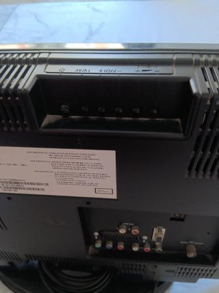 Televisión OKI V19B-PHDUVI con Mando