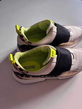 Zapatillas Michael Kors Beige y Doradas