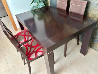 Mesa comedor y 6 sillas madera oscura