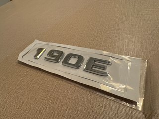 MERCEDES 190 EMBLEMA MALETERO LOGO TRASERO NUEVO