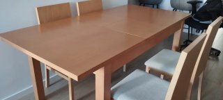 Mesa de comedor y 6 sillas de madera