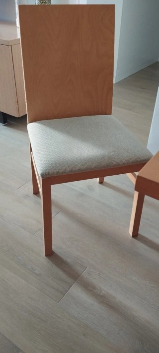Mesa de comedor y 6 sillas de madera