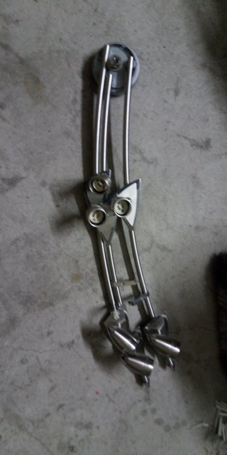Lámpara de techo moderna de acero inox.